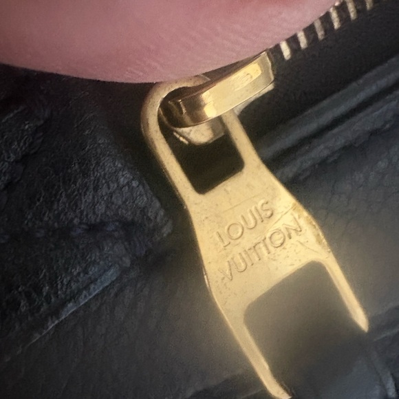 Louis Vuitton Mahina, leather solar PM - Picture 8 of 9